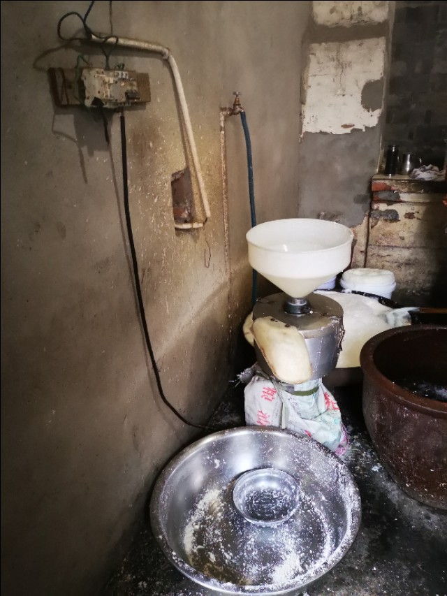 卤水豆腐和石膏豆腐的区别视频,卤水豆腐的卤水是什么