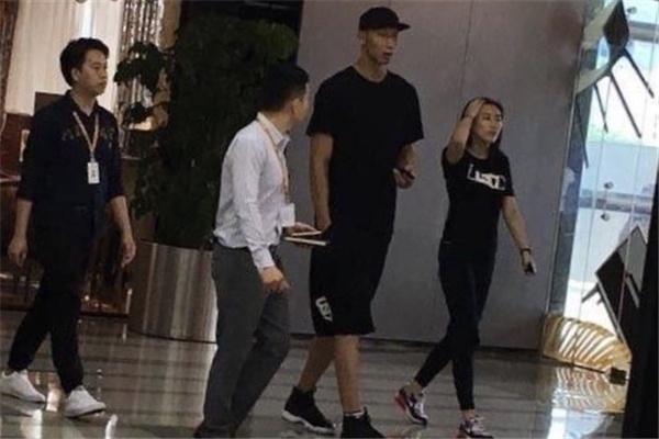 她曾是中国第一车模,她曾是红极一时的模特