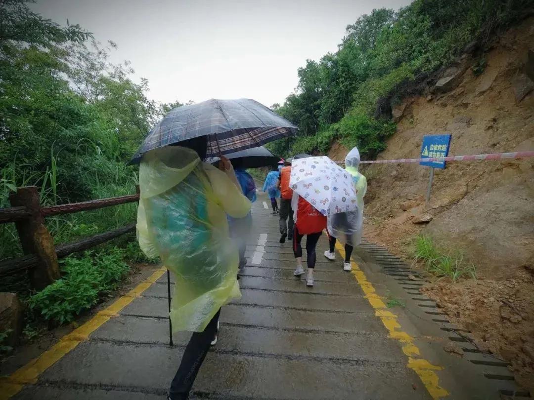 跑向沙9|哈工大沙9马峦山负重训练