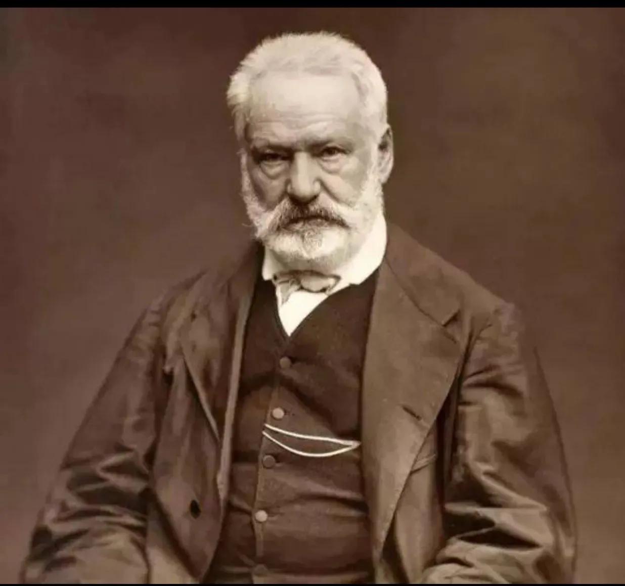 《巴黎圣母院》这是黄昏的太阳，我们却把它当成了黎明的曙光