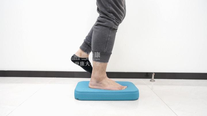 脚踝扭伤大半年还隐隐作痛，应该怎样处理？