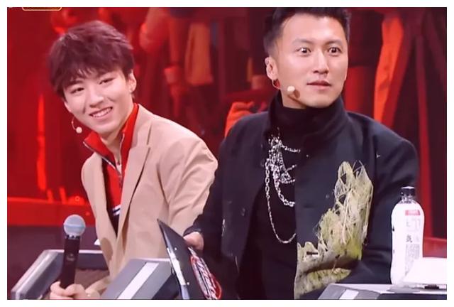 王菲谢霆锋合体想谈什么样的恋爱,王菲谢霆锋一反常态高调秀恩爱