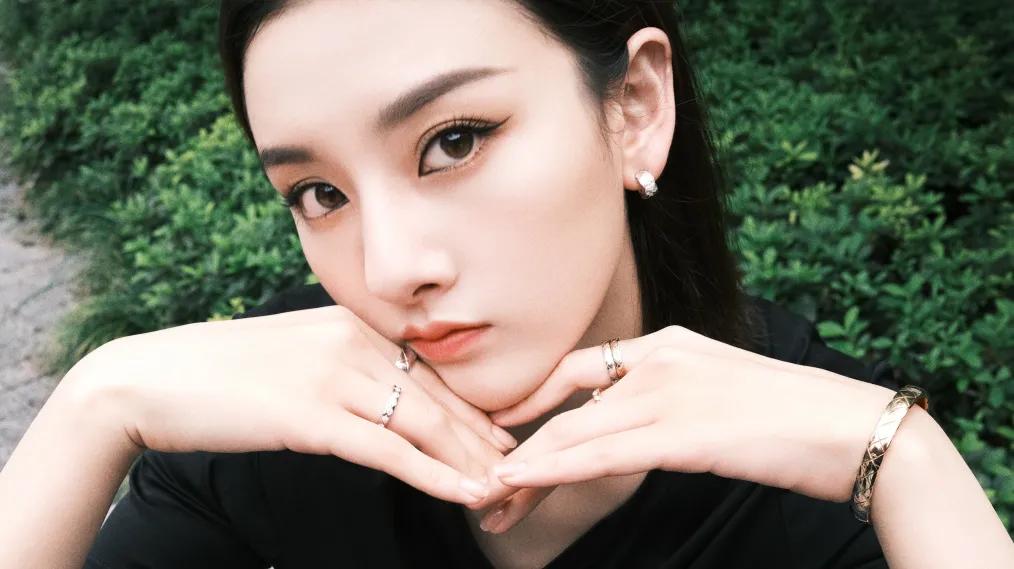 迪丽热巴薄唇,把迪丽热巴换成黄金比例脸