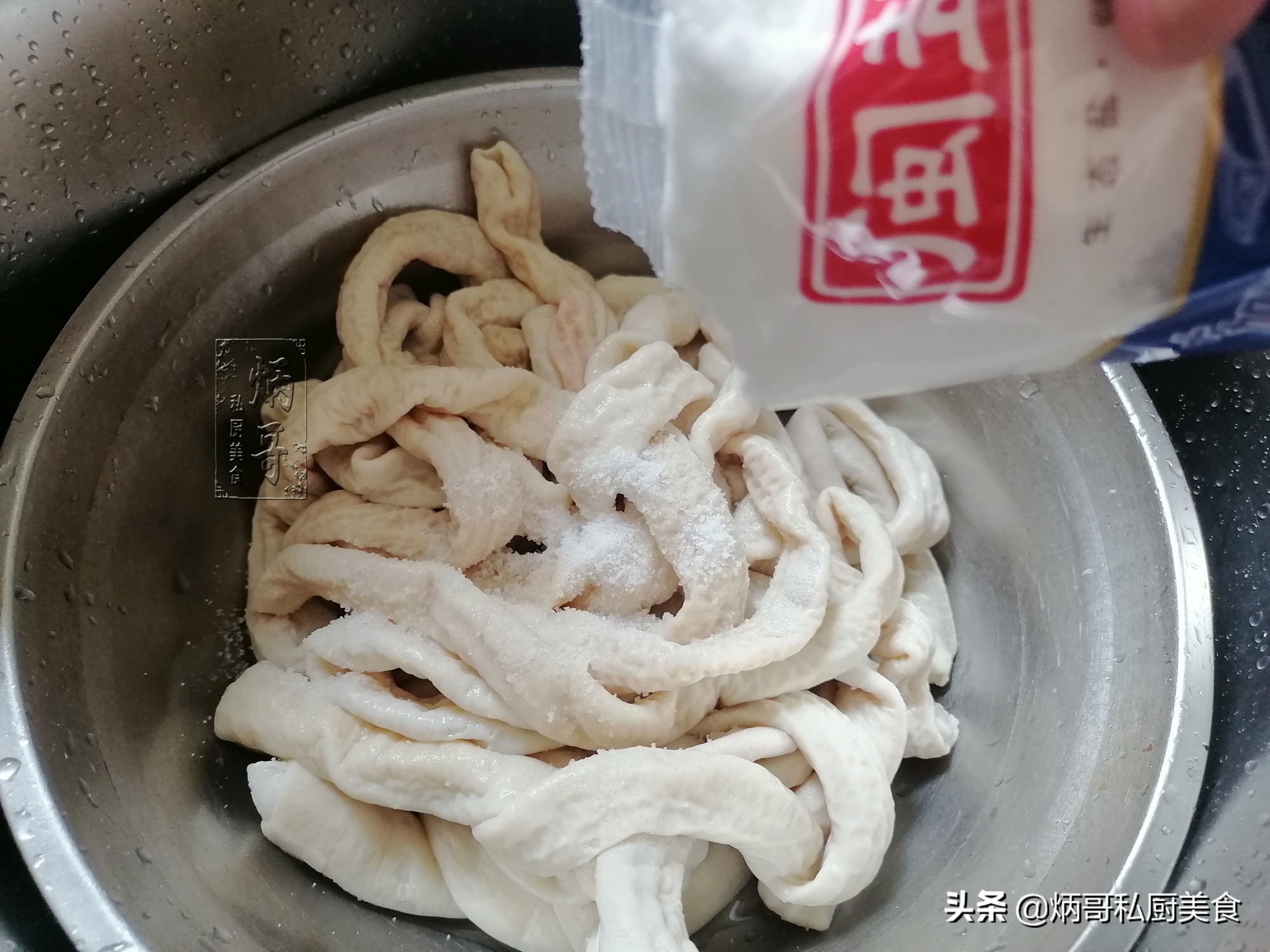 猪小肠为什么发苦怎样去除苦味,洗小肠用面粉还是淀粉