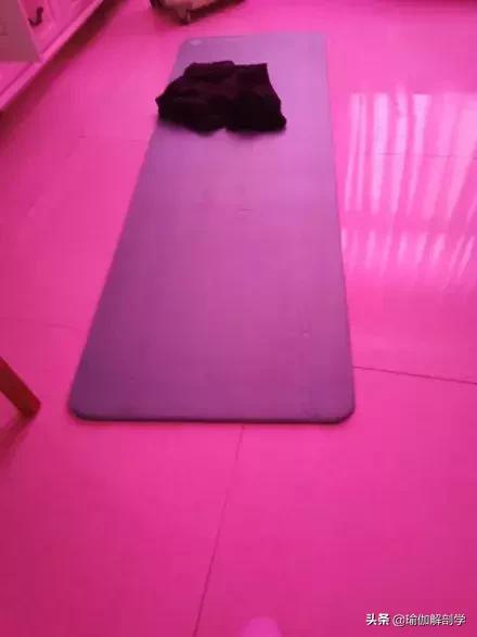 每个家庭都有个瑜伽垫,每个家庭角落都有个瑜伽垫