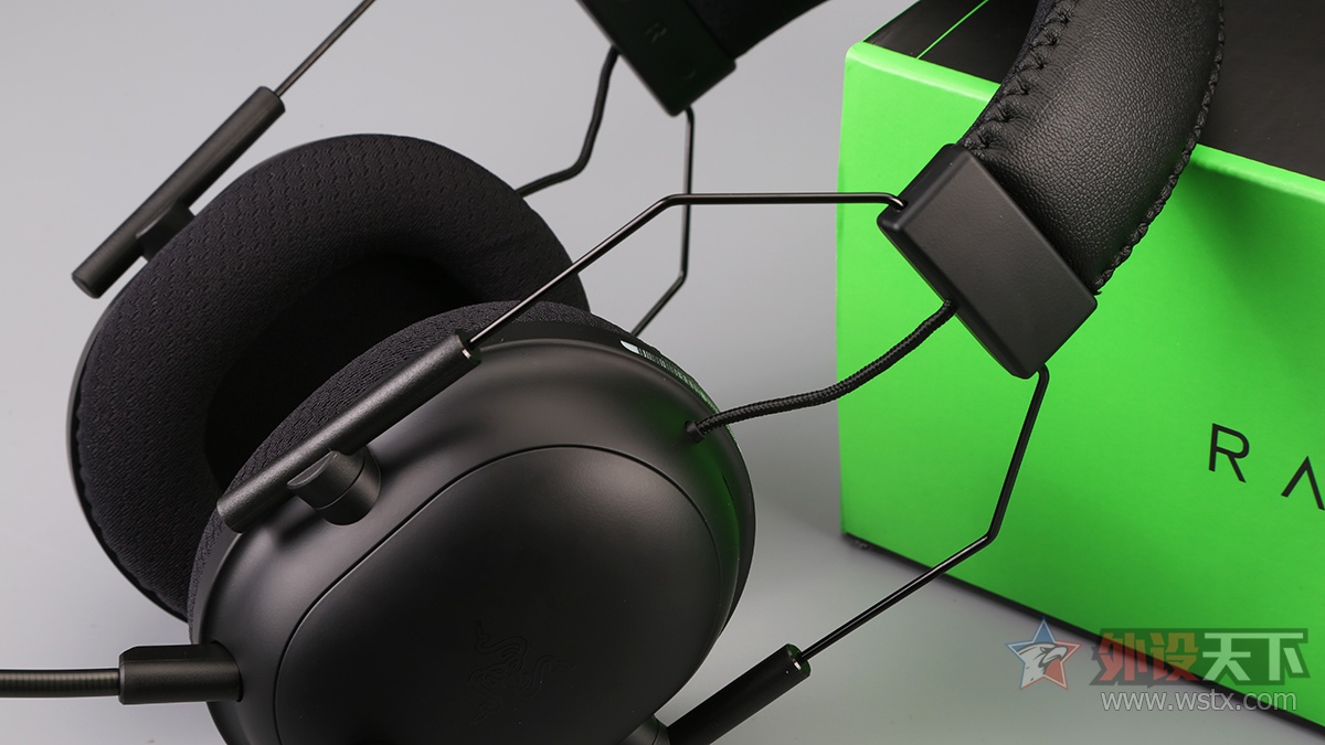 无线连接:雷蛇旋风黑鲨V2专业版游戏耳机评测
