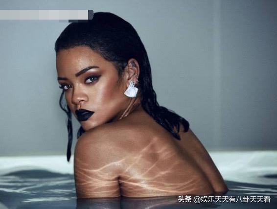 兼职歌手的美妆博主蕾哈娜女士终于出新歌了，等太久啦