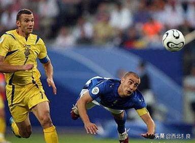 他是传统与现代足球的结合体,更是清道夫与B2B的综合体