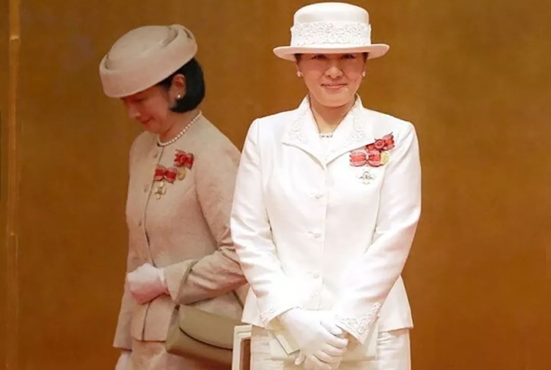 雅子皇后年轻穿搭,雅子皇后青色裙子