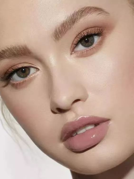 眼影每个人都有吗,眼影都有怎样的画法