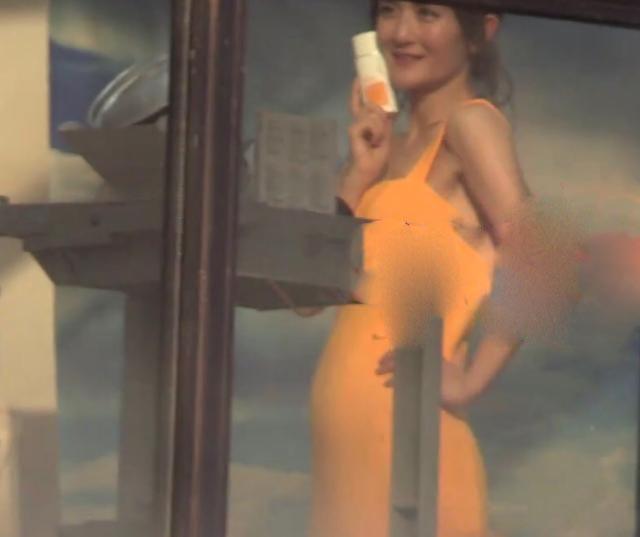 谢娜秀马甲线怀二胎,谢娜挺孕肚的照片