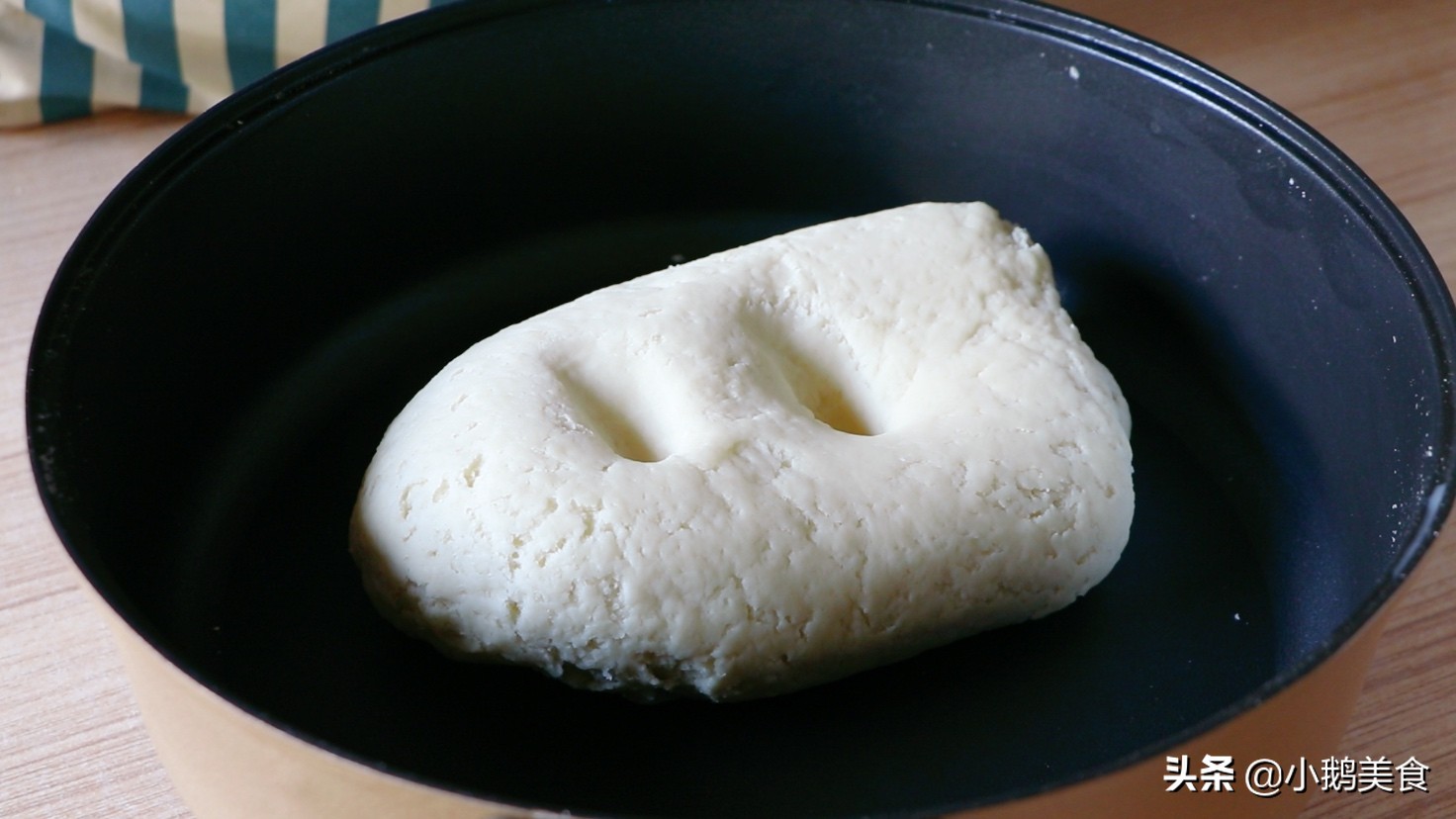 烙饼想要更好吃有诀窍掌握这两步,怎样烙饼好吃又有层松软凉了不硬