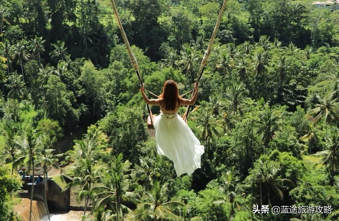 一个人去巴厘岛，应该玩什么？住哪里呢？