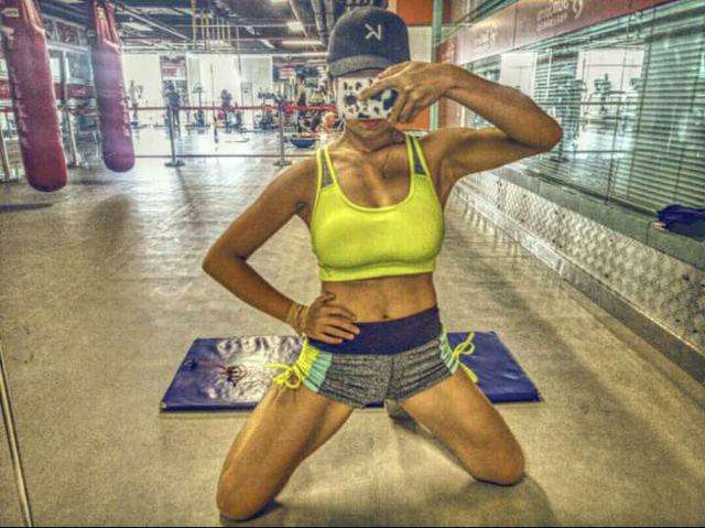 什么动作可以减胸部脂肪让胸变平,教你防止胸部下垂的方法调整胸型