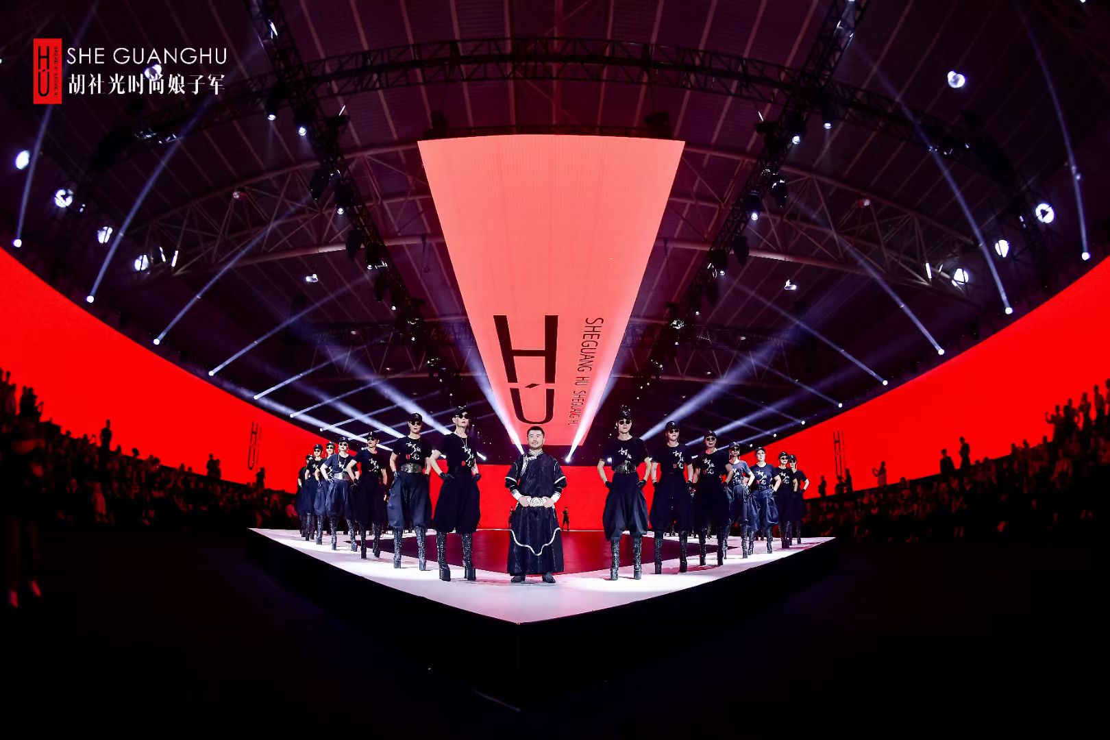 胡社光时尚娘子军五周年show,胡社光时尚娘子军亮相视频