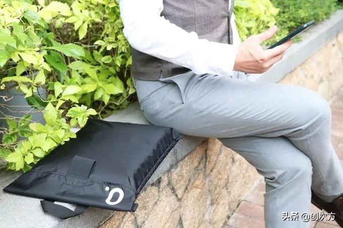 极简时尚大容量双肩包的优点,轻奢双肩包可隐藏背带