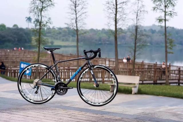 GIANT捷安特公路车带你开启骑行之旅