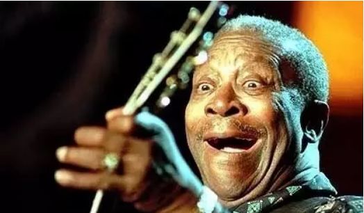 吉他和钢琴哪个弹的好听,吉他和钢琴谁好听