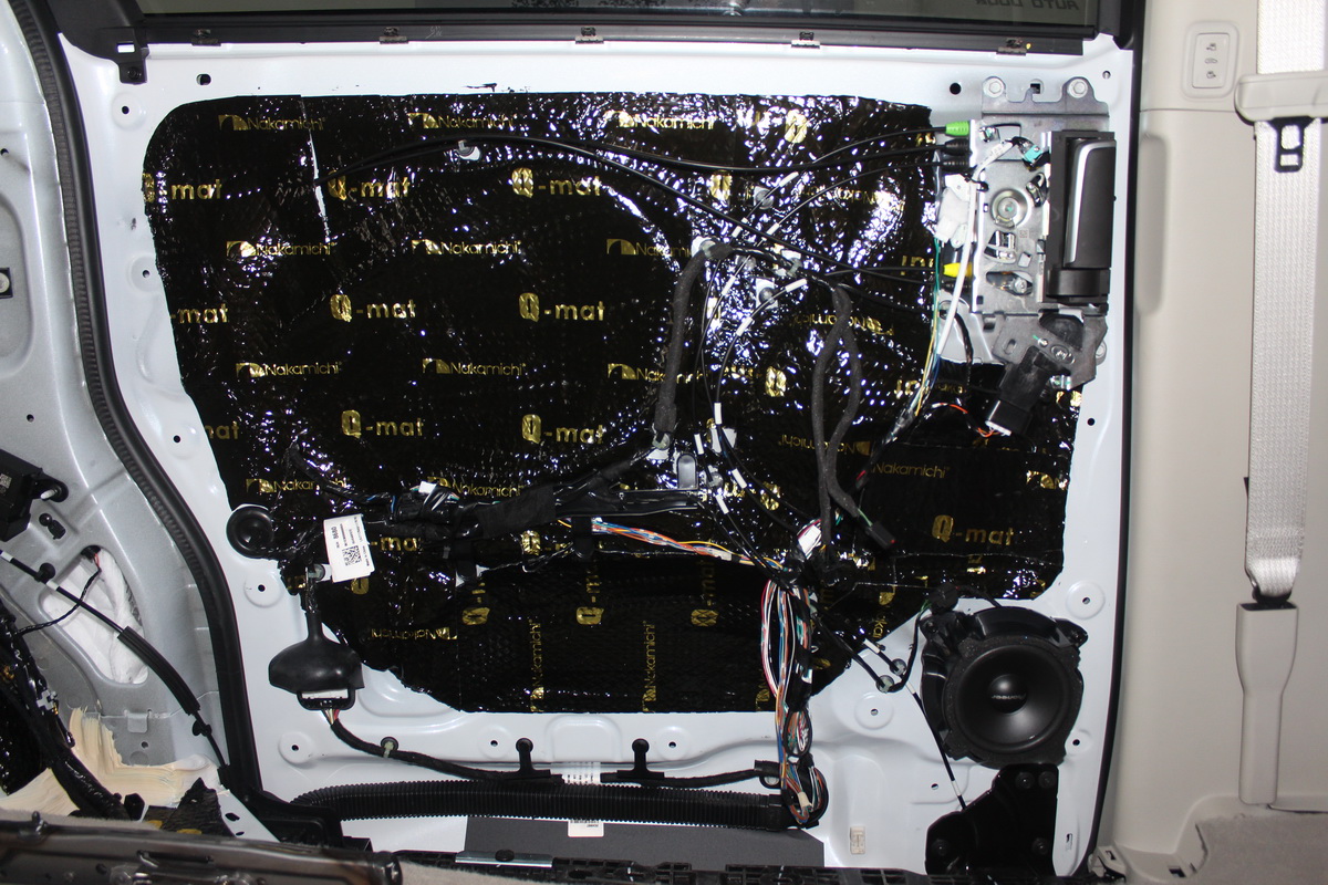 别克gl8音响改装升级,别克gl8音响改装超薄低音