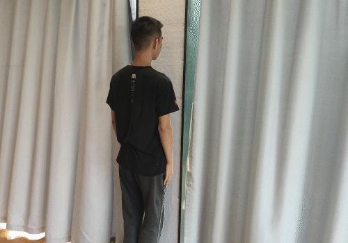 改善含胸驼背的最有效方法,驼背的最好锻炼方法小视频