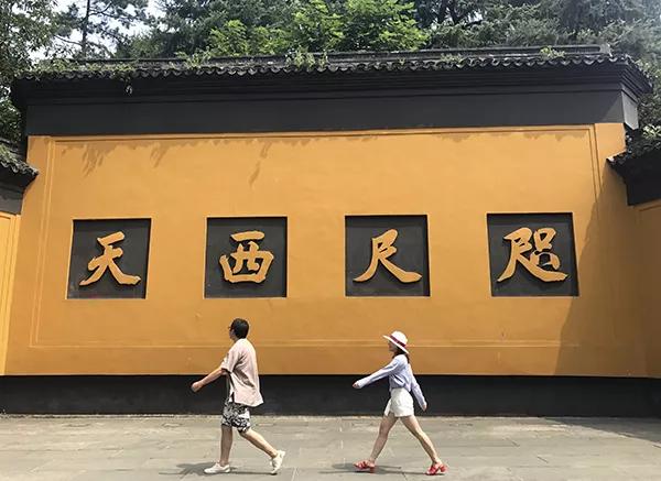 灵隐寺招人，10万网友求职上热搜！4点下班、KPI随缘，条件就一个