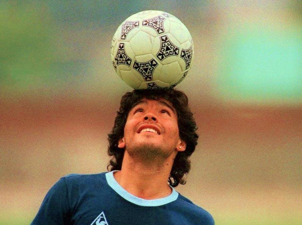 球王马拉多纳陨落,马拉多纳去世球场哀悼