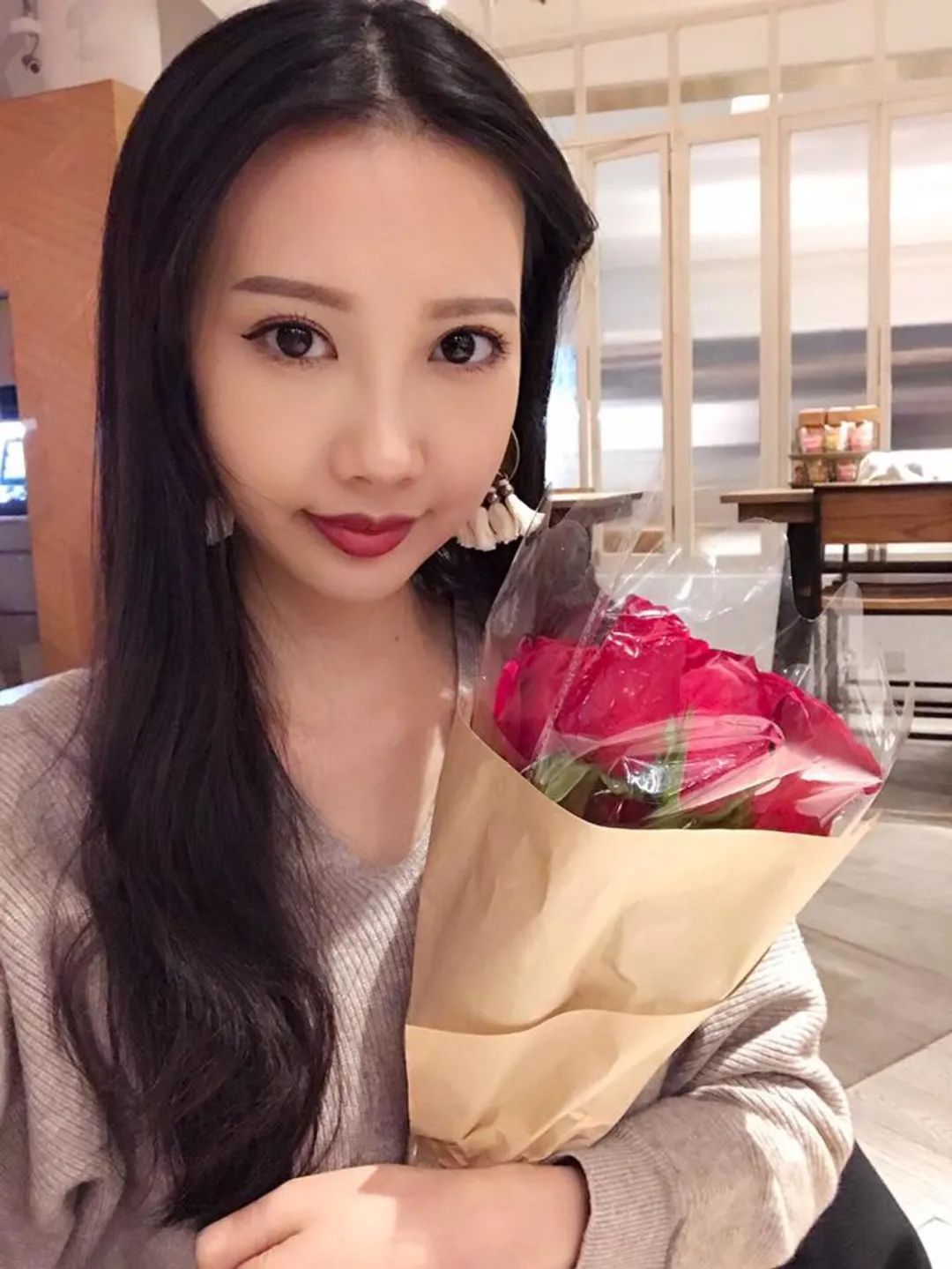 抗癌9年终不敌癌魔病逝!香港女星终年31年,容祖儿晒合照悼念