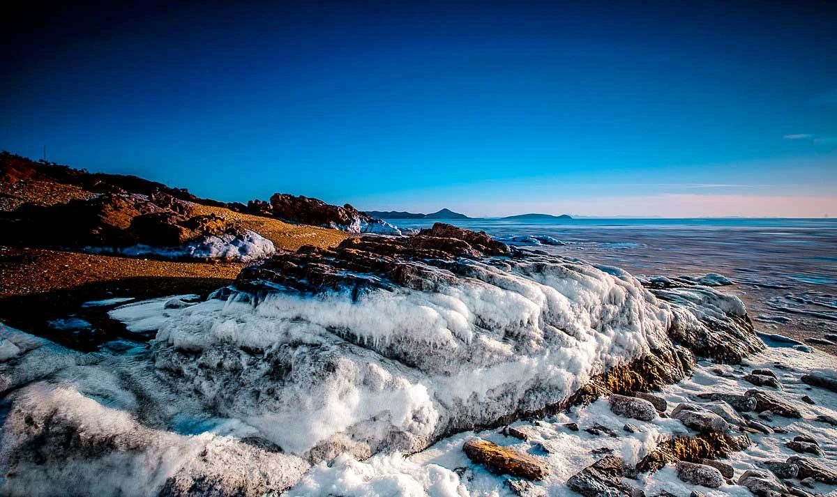 冬季的庭院景观,美丽如画的自然景观让人心旷神怡