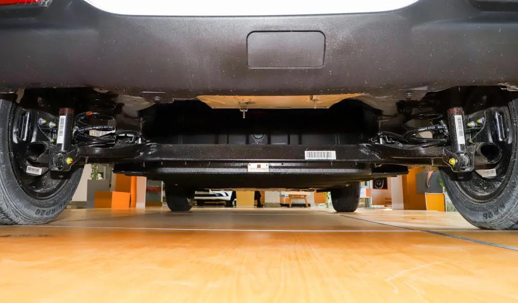 五菱宏光miniev与奔奔estar比较,五菱宏光mini长安奔奔ev哪个好