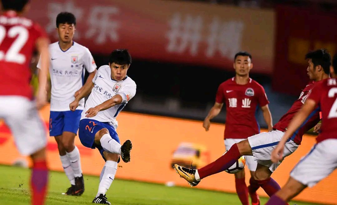 蒿俊闵和张稀哲哪个厉害,张稀哲踢前腰