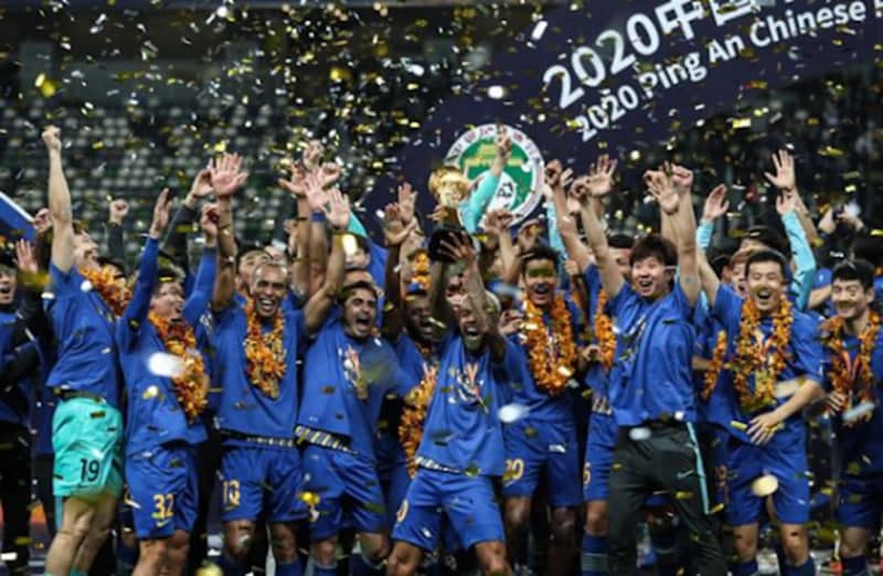 申花广告牌,申花踢广告牌