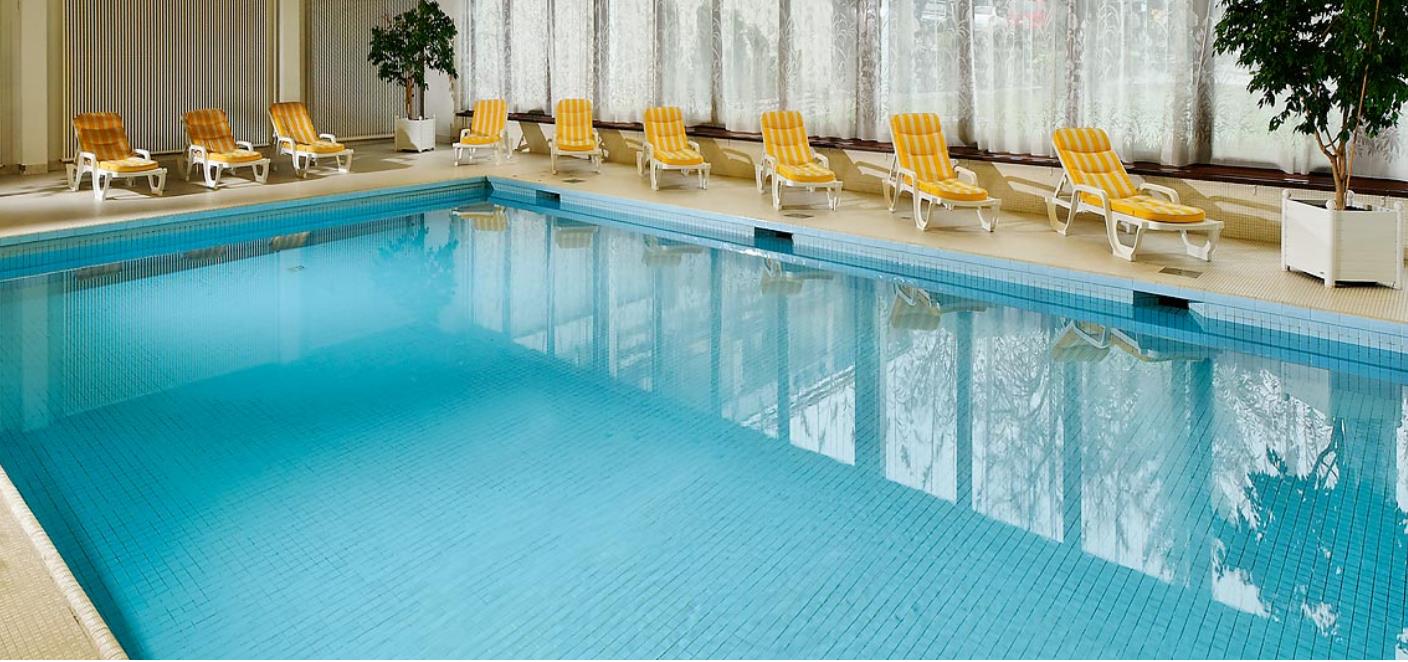 前方到站,瑞士维拉尔小镇