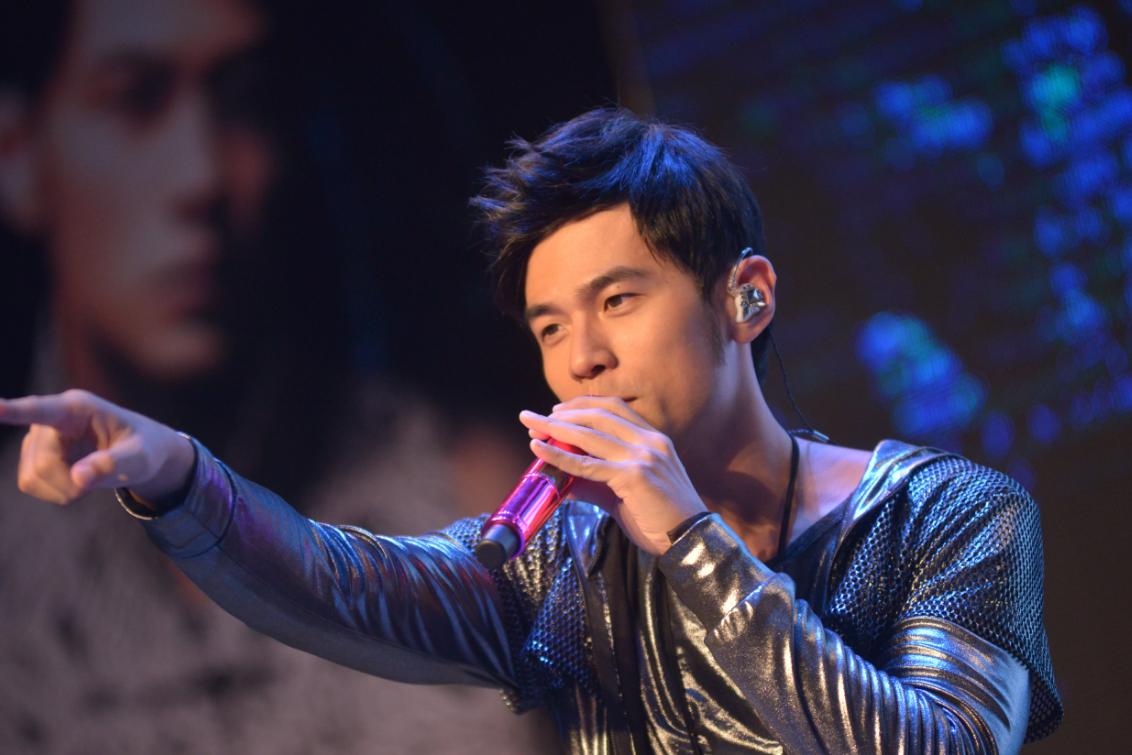 明星唱歌忘词的有哪些视频,明星唱歌忘词怎么改歌词