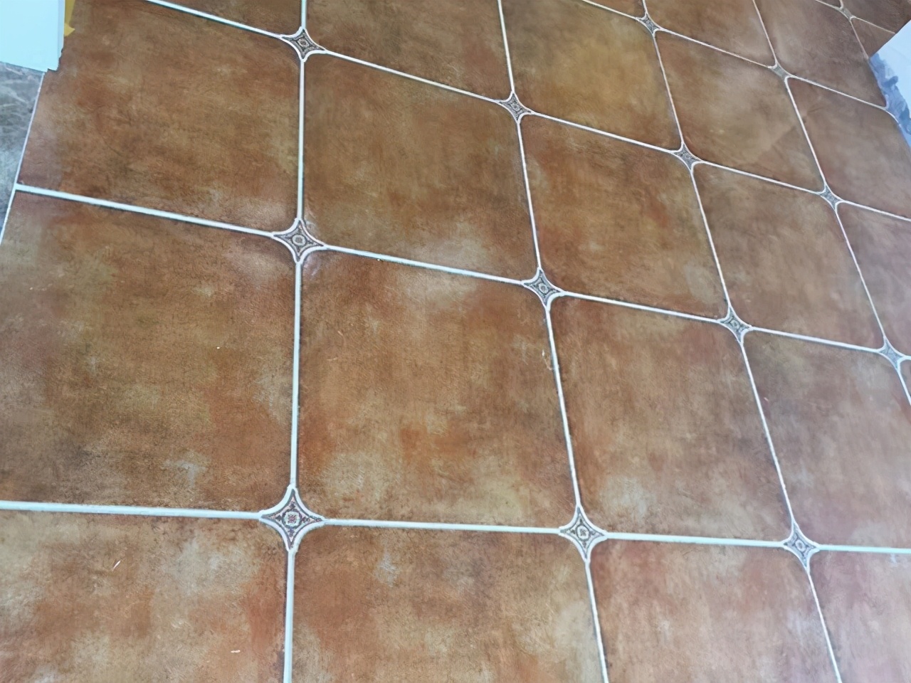 瓷砖美缝有什么经验教训,瓷砖美缝一定要找专业人来做