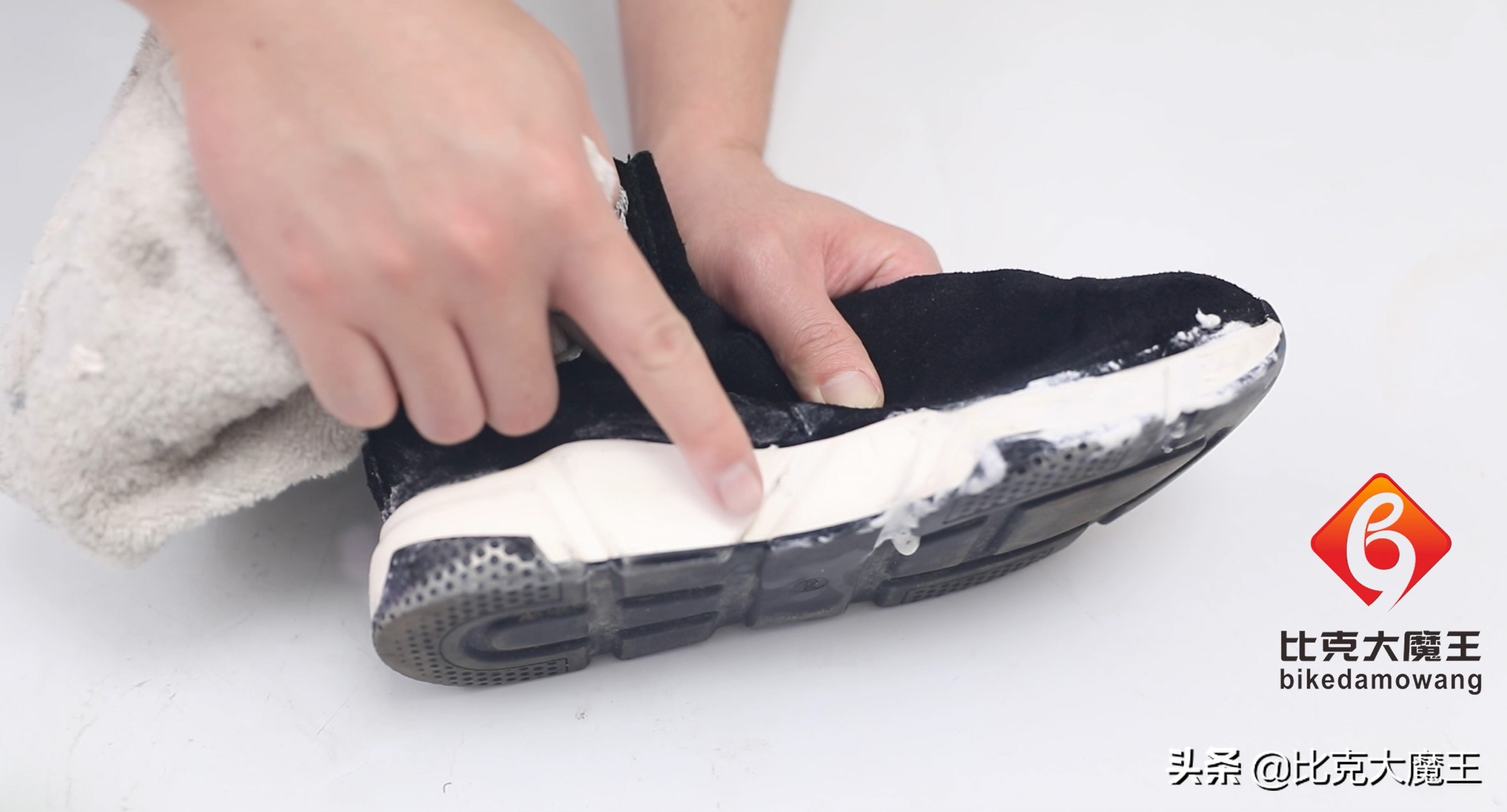 鞋子边边脏了用什么擦才能擦干净,鞋边脏了怎么用风油精擦掉