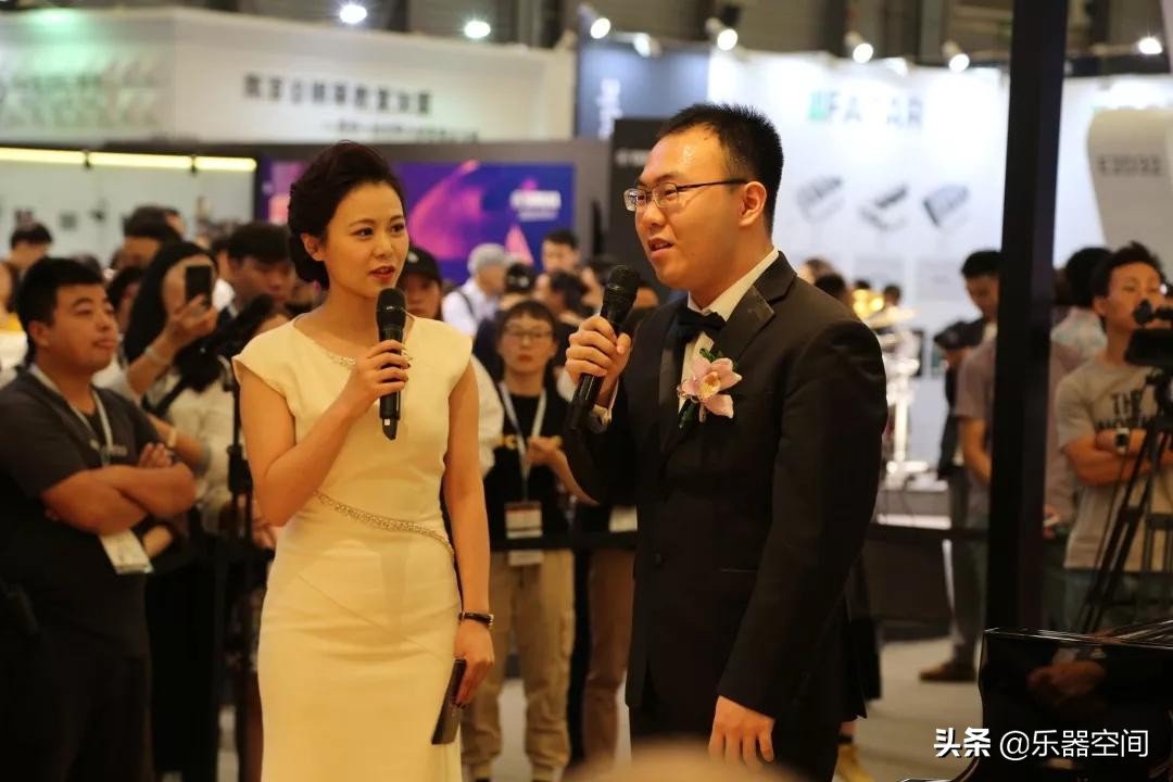 钢琴家安天旭签约长江钢琴艺术家,安天旭弹钢琴大赛