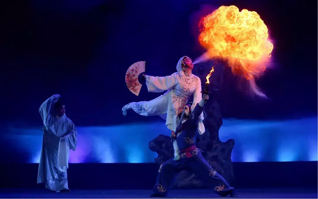 秦腔吹火绝活视频,秦腔吹火绝技连珠火