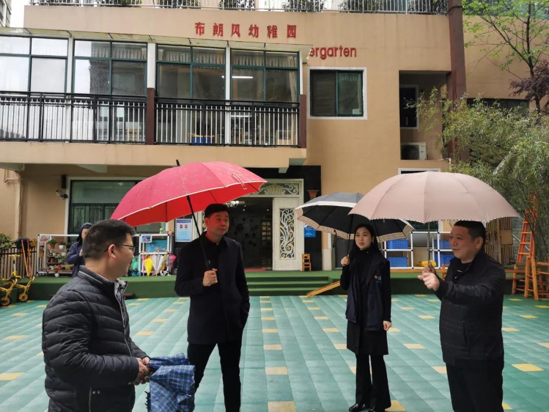 贺武夷检察长前往经世皇城小区开展“警民同心、网格走亲”我为群众办实事实践活动