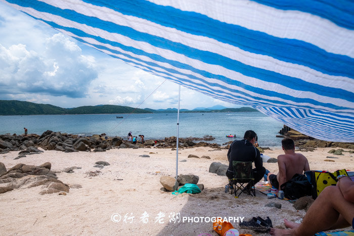 这个荒岛超多海胆和鲍鱼，但不能抓只能看，登岛还必须入境香港