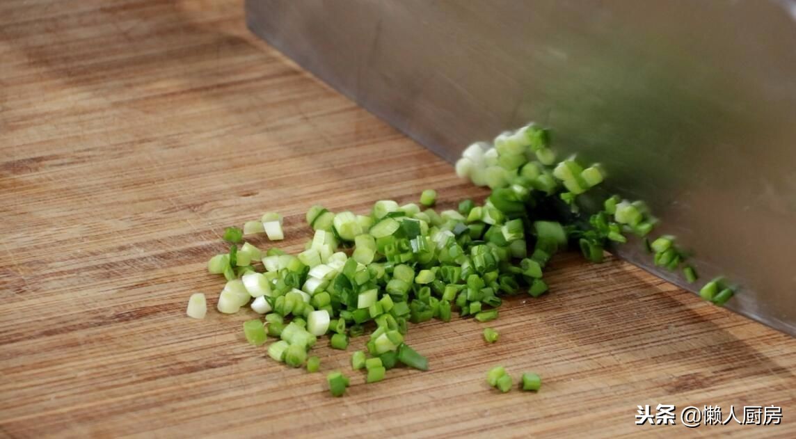 芋头这样做最好吃,一炸二炒两步搞定,外皮酥脆,内里咸香粉糯