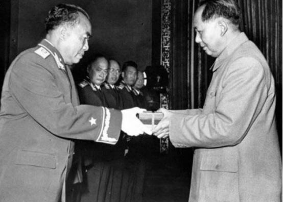 1950年抗美援朝,彭德怀点名66军参战,毛主席:让肖新槐到北京来