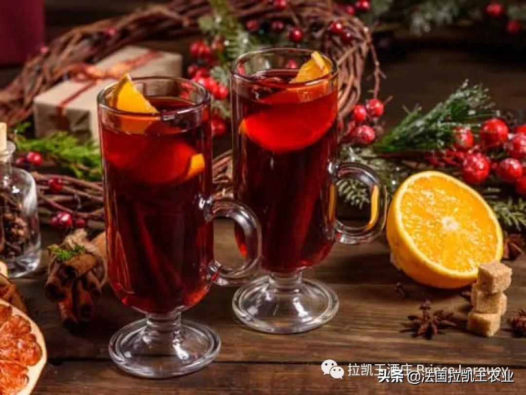 一杯温热红酒，一桌饕餮大餐，一个温馨圣诞