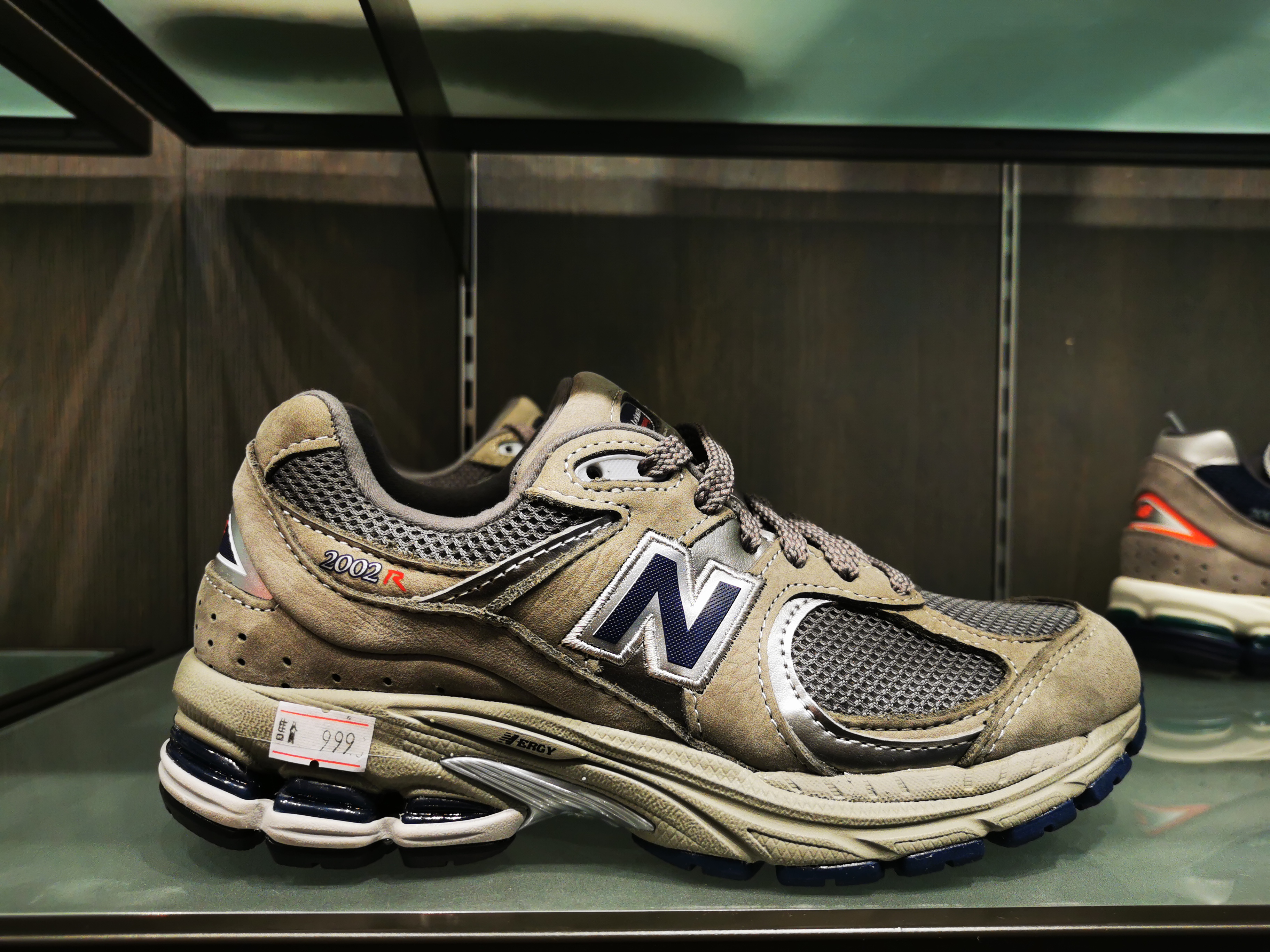 newbalance2002r麂皮复古蓝米白,好看的newbalance外套