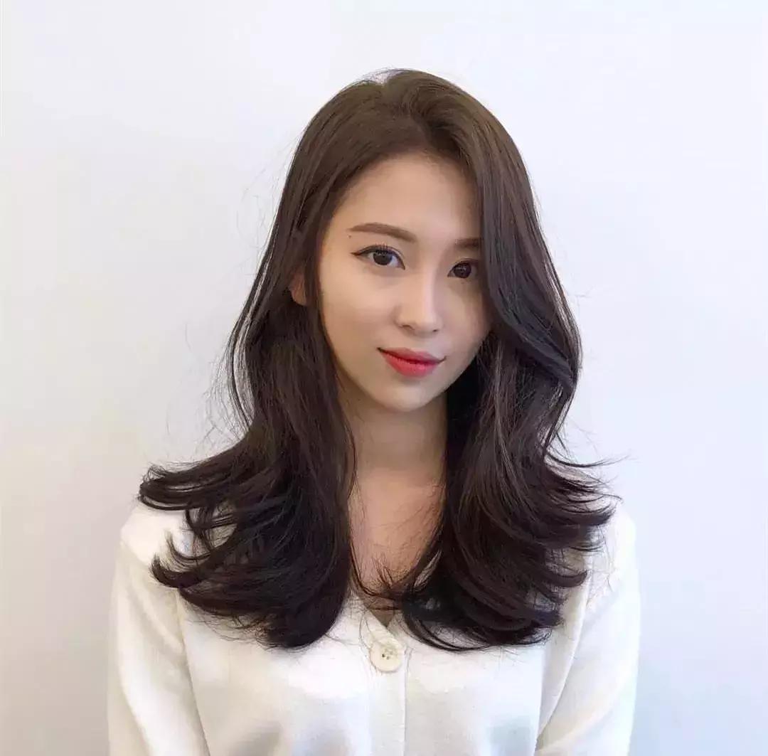 大脸国字脸适合的短发发型,大脸妹子最适合的四款发型