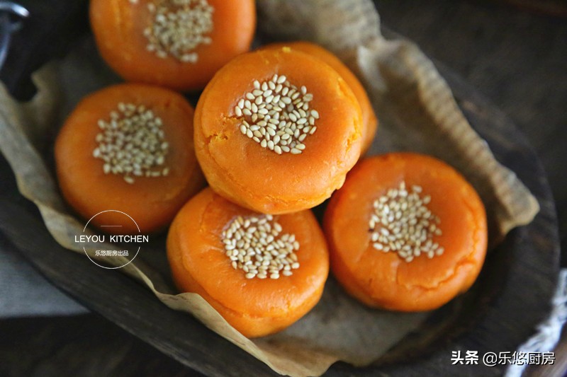 红薯饼怎样做才酥脆好吃,做红薯饼需要加什么配料