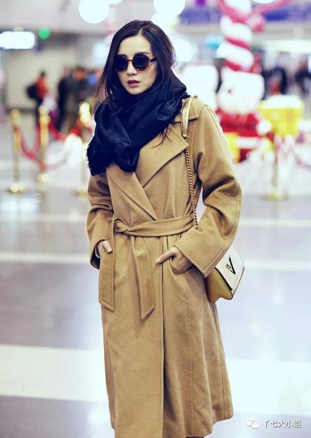 气质驼色让你随意搭配不出错,今秋必备的驼色让你时尚感up