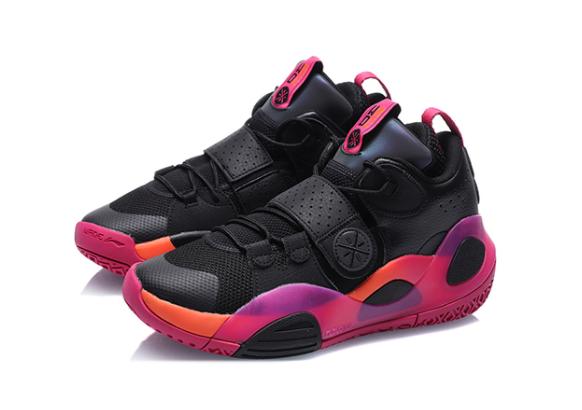 童鞋装碳板，配置高过耐克PG4，李宁真有你的