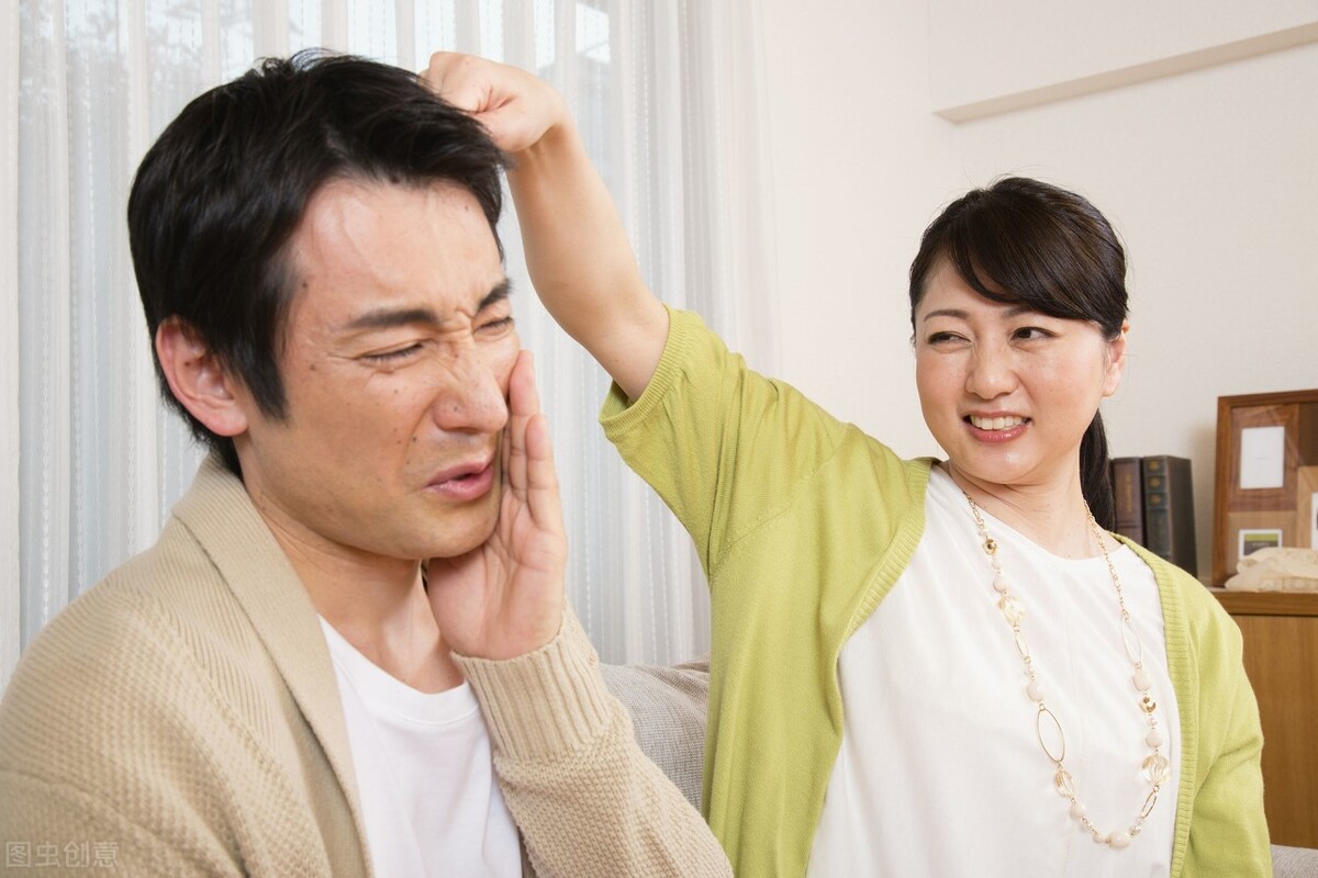 两夫妻吵架怎样说话才能复合,两夫妻经常吵架怎么哄回对方