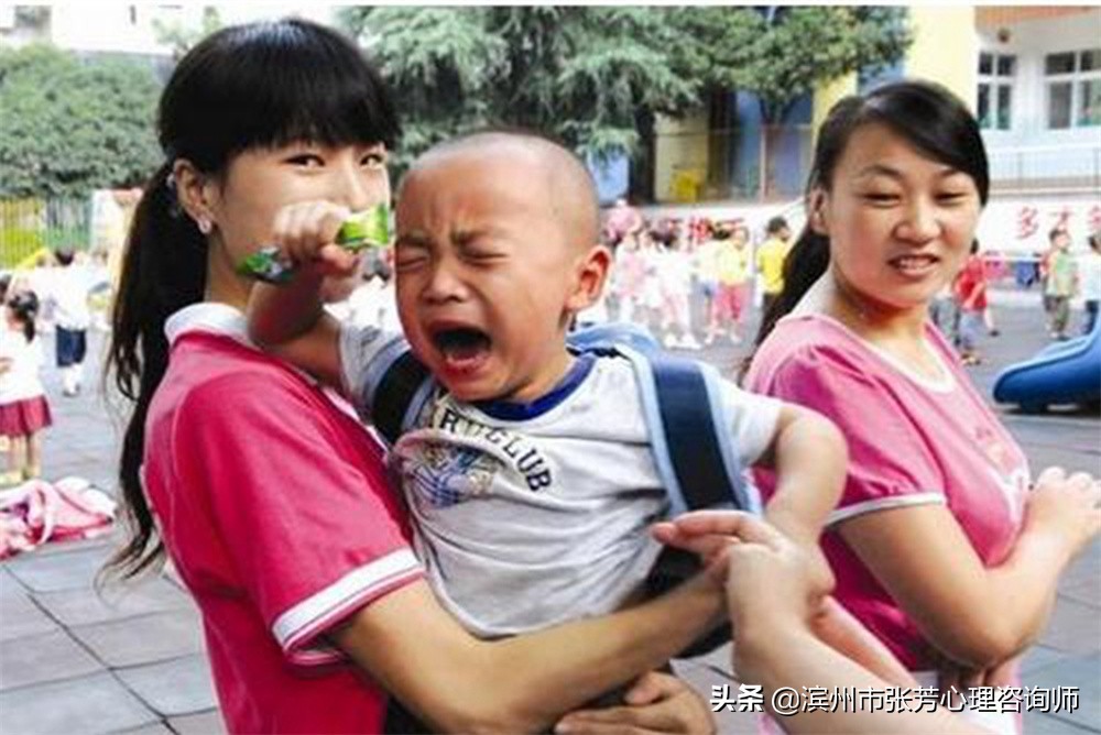 入园哭闹怎么做心理疏导,小孩哭闹不上学什么心理问题