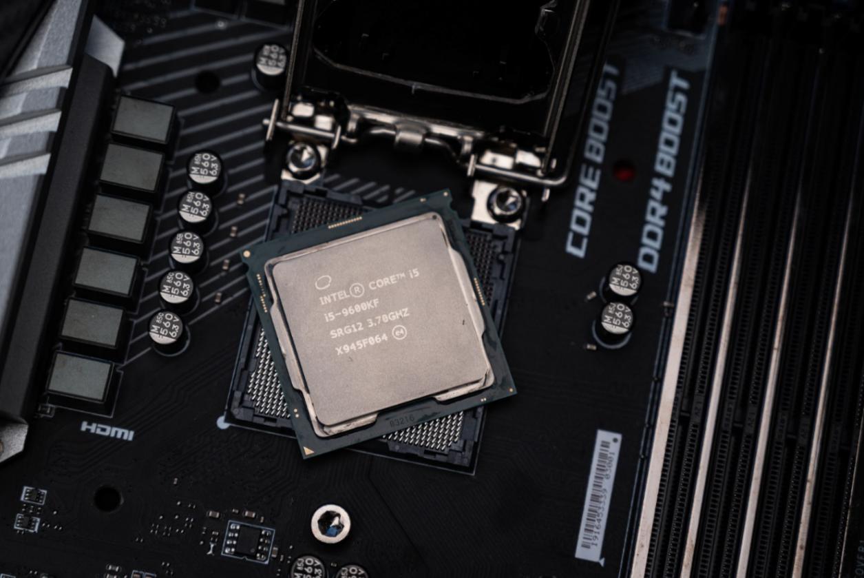 9600kf吃鸡实测,9600kf相当于多少超频